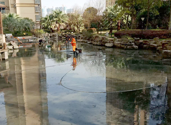 来凤景观池淤泥清理