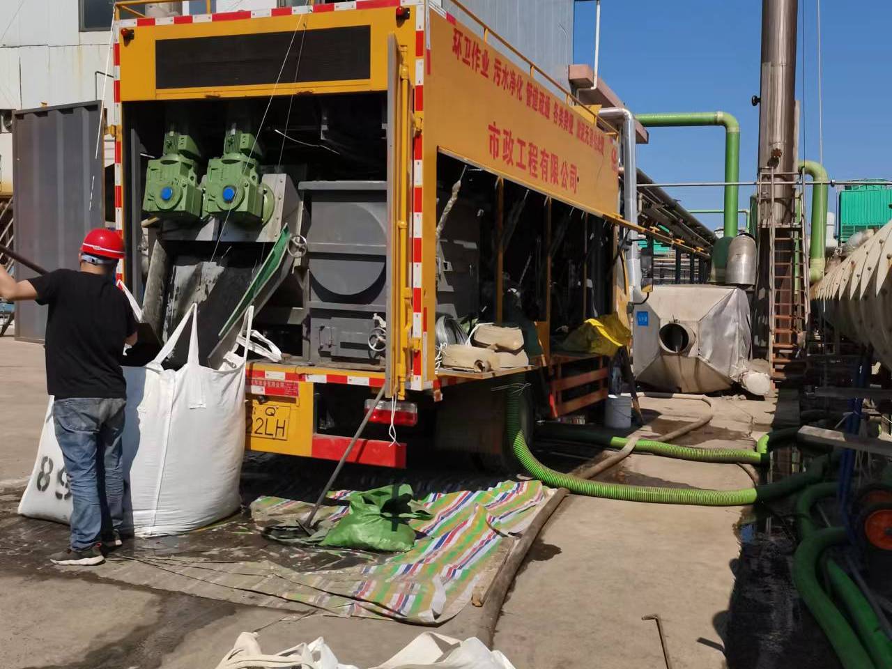 来凤淤泥压干处理